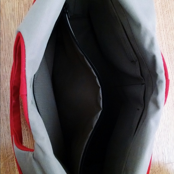 Crumpler The Headaitch small tote bag (red) - Picture 4 of 5